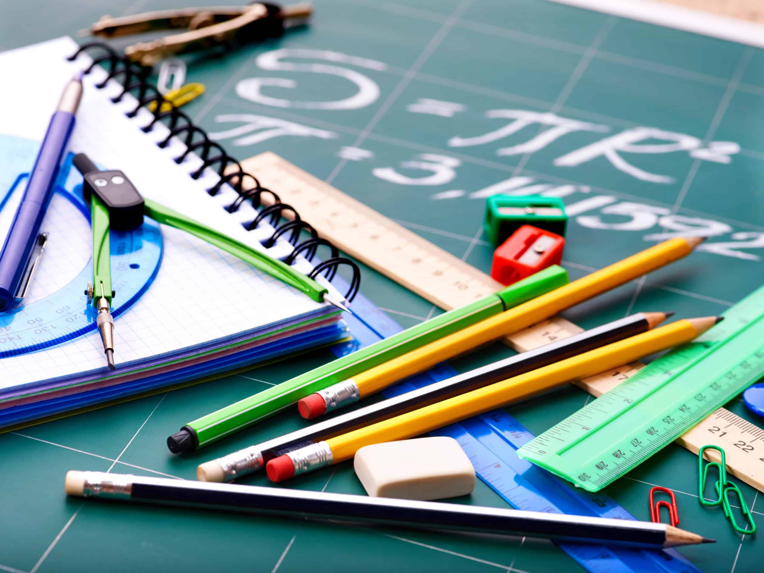 Faut-il Déduire l’Allocation de Rentrée Scolaire en Cas de Partage des Frais Scolaires par Moitié ?